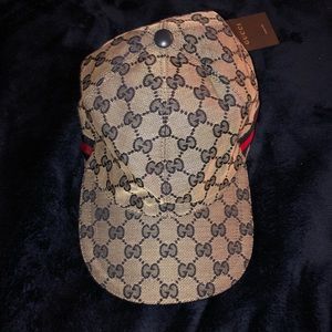 Gucci snap back